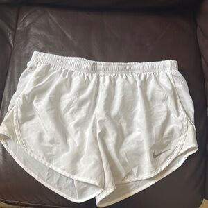 Nike Women's White tennis Shorts